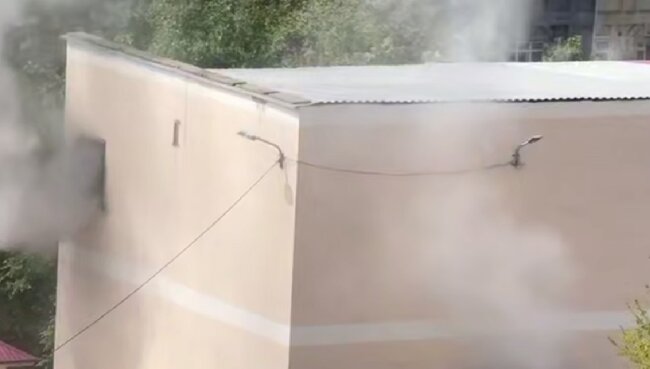 Из-за аварии на подстанции в Яшнабадском районе многие дома уже почти 4 часа отключены от электричества