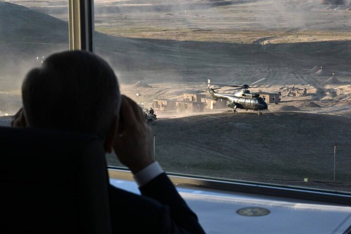 Шавкат Мирзиёев понаблюдал за военными учениями в Ташкентской области