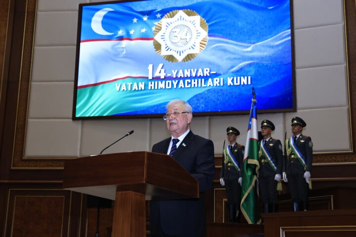 В Сенате Узбекистана отметили роль армии в мире и независимости