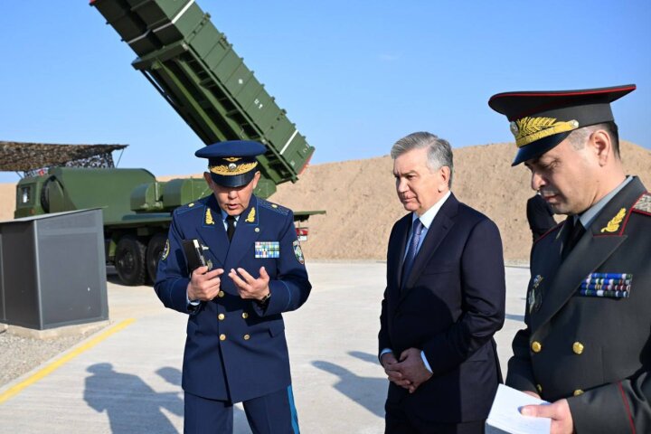 Шавкат Мирзиёев ознакомился с боевой мощью воинской части в Сурхандарье